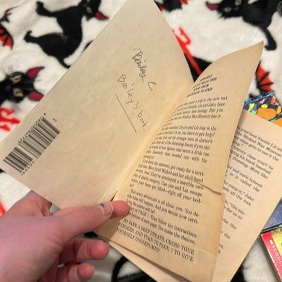 Vintage Goosebumps Book Set - Picture 8 of 10